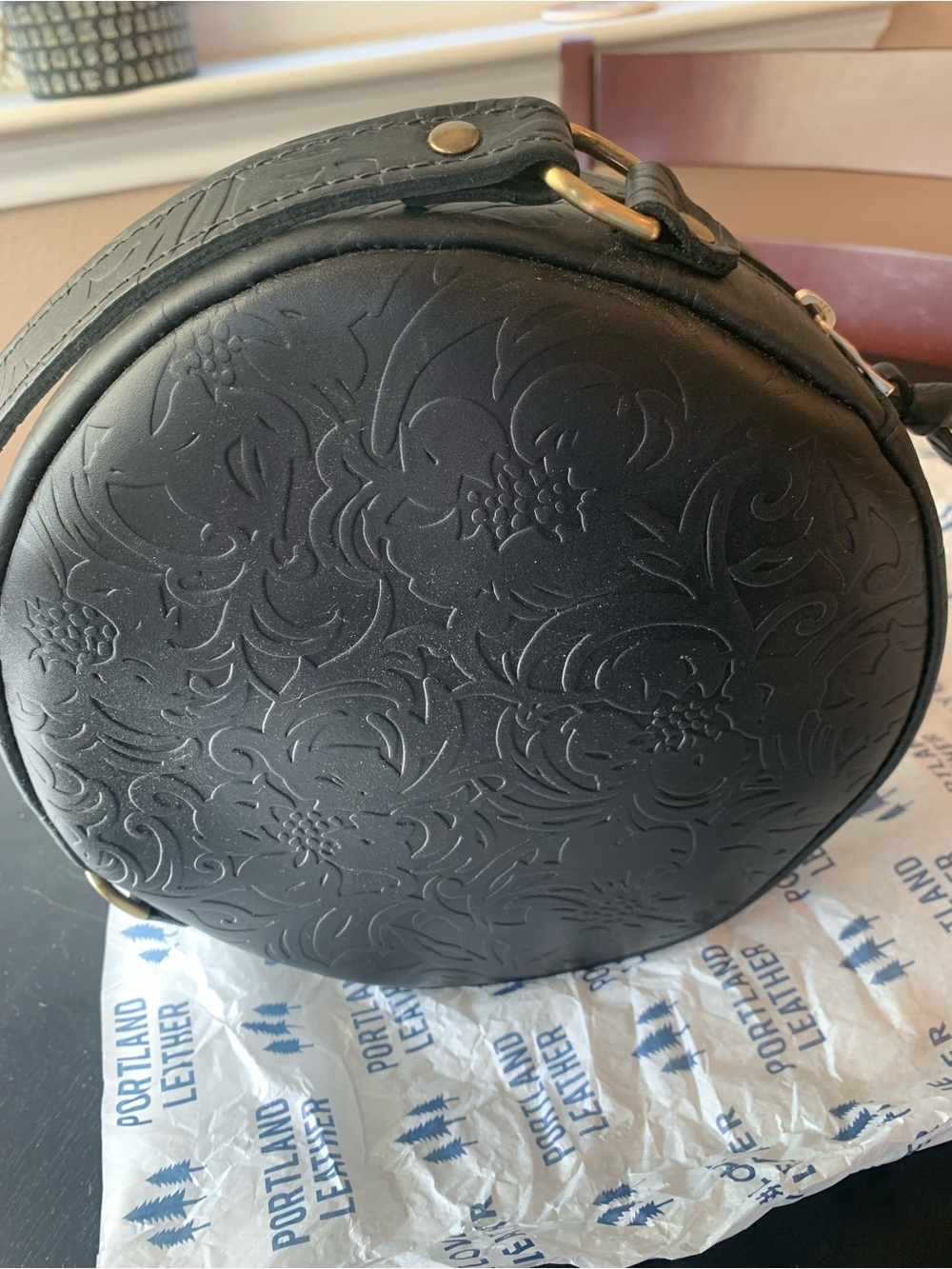 Portland Leather Goods Circle Crossbody Bag in DAHLIA! - Picture 5 of 10